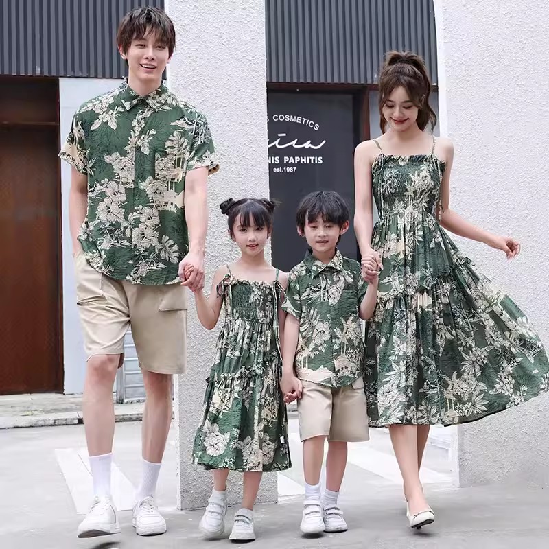 Plant Parent Shirt - ชุดคู่รักและครอบครัวสไตล์โบฮีเมียนสำหรับฤดูร้อน ชุดเดรสลายพิมพ์เขตร้อนสีเขียวและเสื้อเชิ้ตอโลฮาสำหรับแม่ พ่อ และเด็กๆ สำหรับถ่ายรูปในวันหยุด